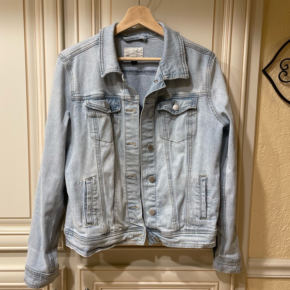 Universal Thread • Lightwash Denim Jean Jacket •